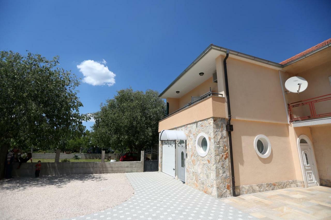 Apartman Delux Brkic Apartamento Lozovac Exterior foto