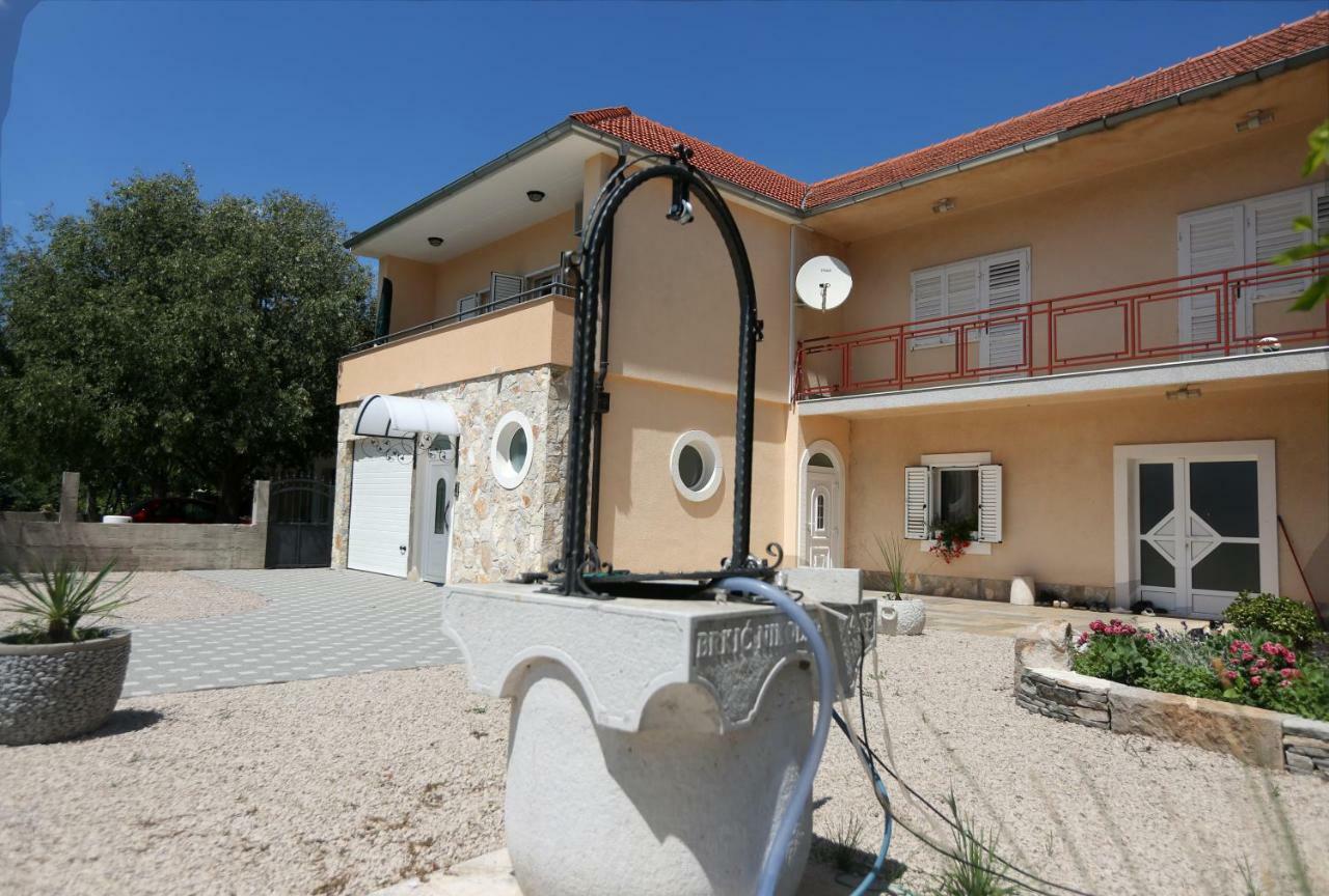 Apartman Delux Brkic Apartamento Lozovac Exterior foto