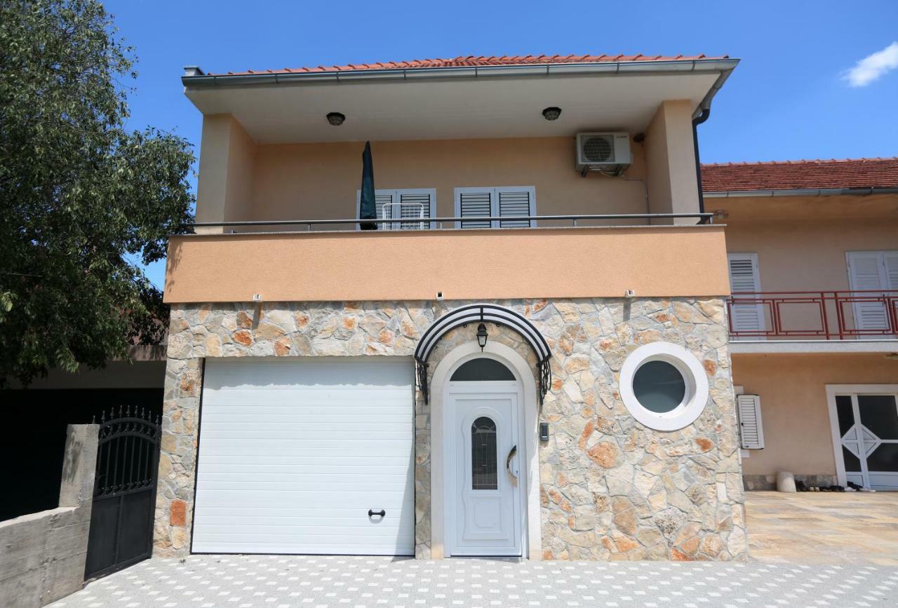 Apartman Delux Brkic Apartamento Lozovac Exterior foto